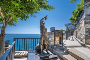 Dionisos Fiber ANtik Otel Heykeli Yapımı