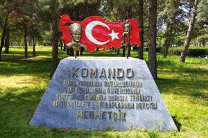 Atatürk Komando ve Bayrak Rölyef Yapımı